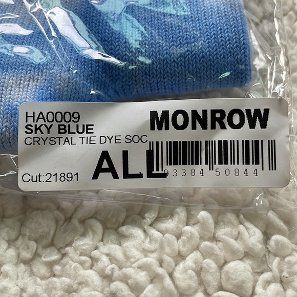 COPY - Brand New Unopened organic tie dye socks from MONROW
Retail price $34 - Picture 4 of 4